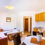 Apartman Boro - A4 First Floor - Mpolo