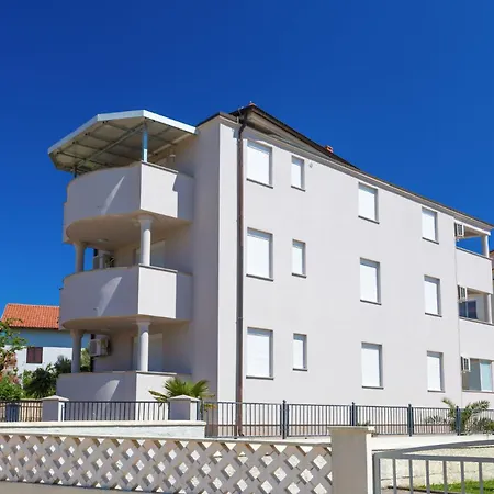 Boro - A4 First Floor - Mpolo Apartment