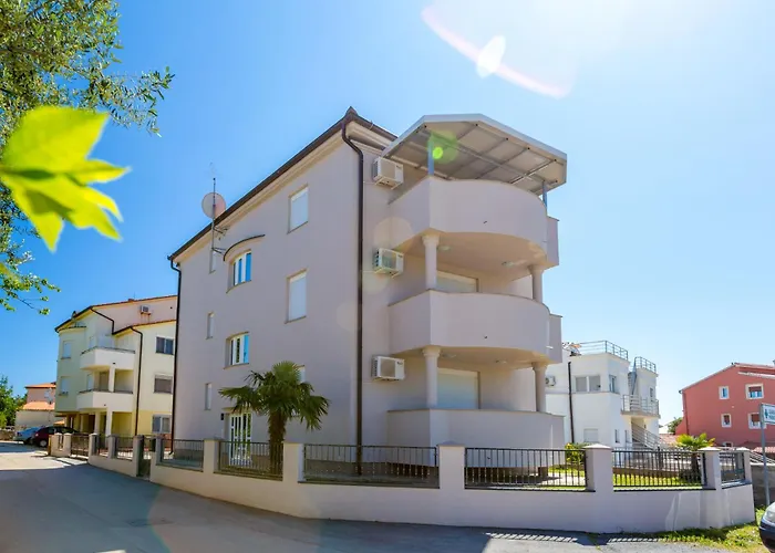 Boro - A4 First Floor - Mpolo Apartment *