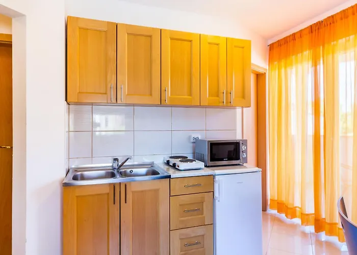 Boro - A4 First Floor - Mpolo Apartment *